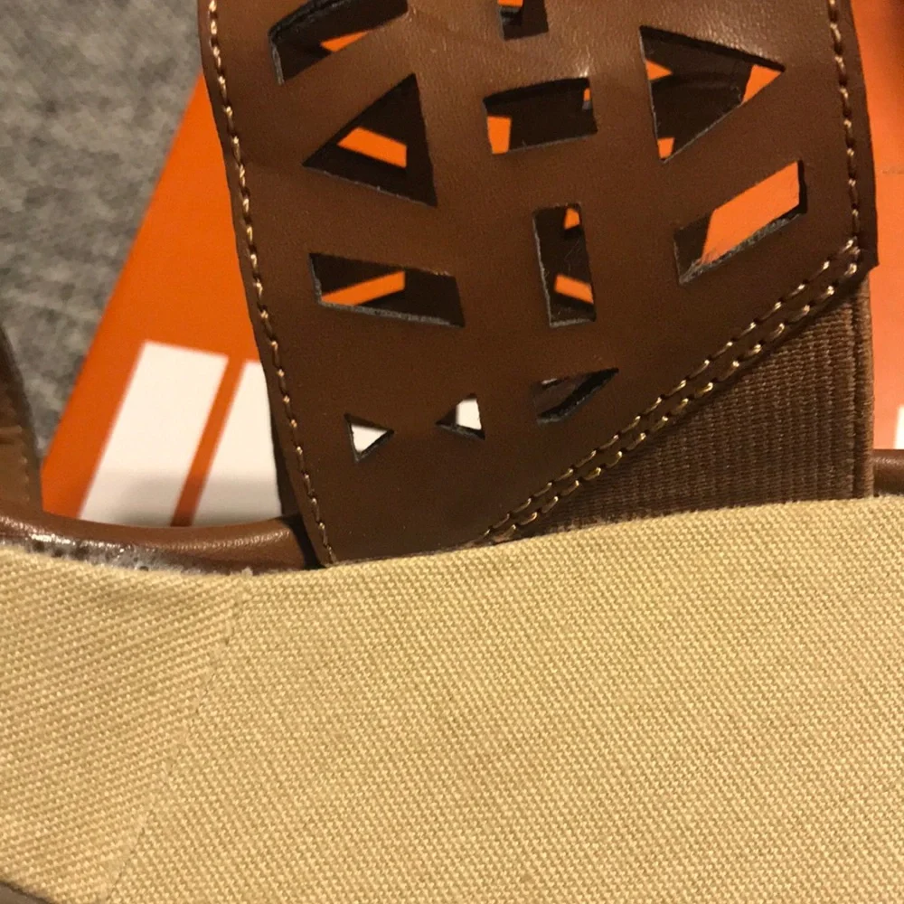 NWT Kenneth Cole Unlisted Women’s Wedge Sandals
